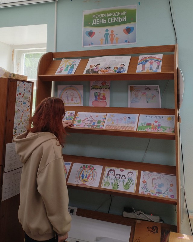 15 мая в Глубокинской детской библиотеке прошел вернисаж в международный день семьи